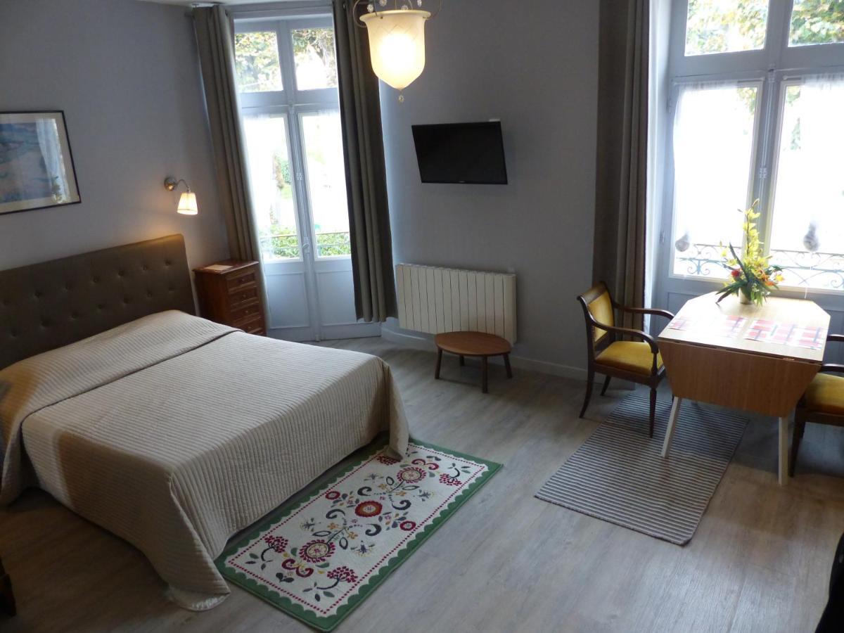 Hotel Des Thermes Bourbon-lʼArchambault Zewnętrze zdjęcie